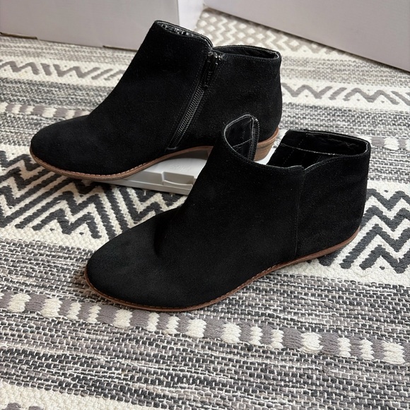 Gianni Bini Shoes - Gianni Bini Black Suede Ankle Booties Women’s 6.5 Side Zip Low Heel